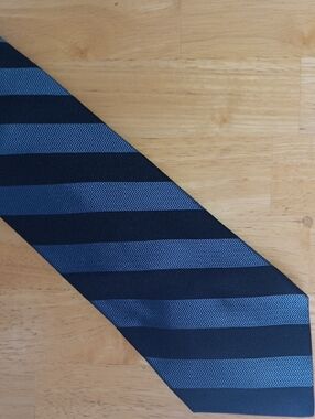 Daniel Cremieux Navy and Light Blue Striped Silk Tie